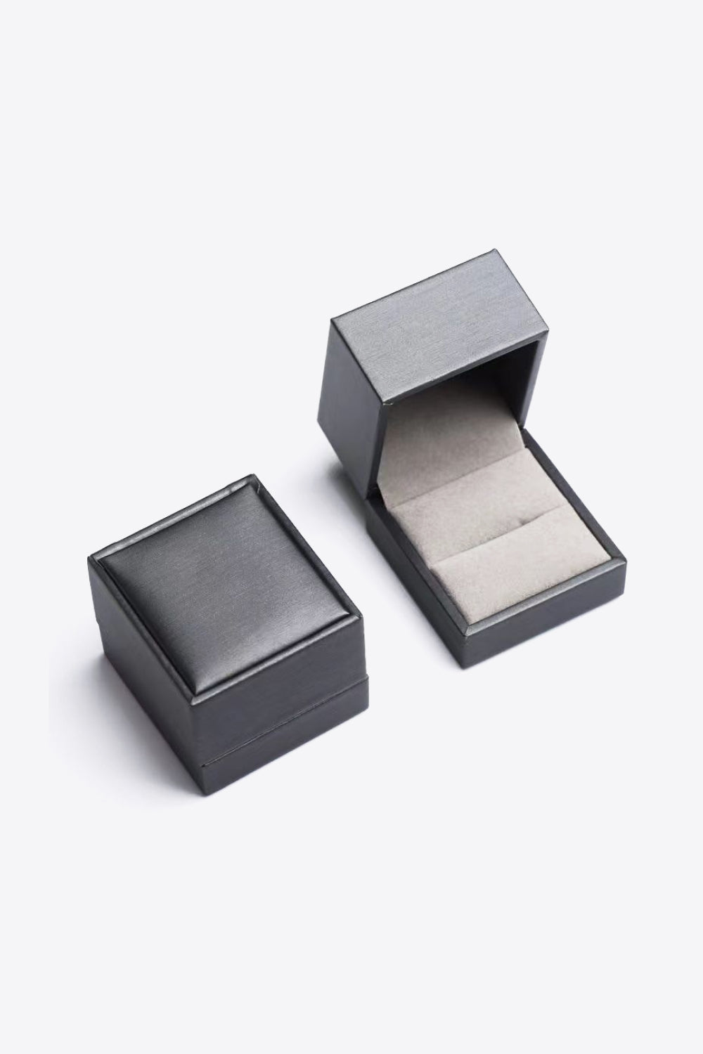 Beauty engagement Moissanite ring, 18K Platinum-Plated Side Stone Moissanite Ring
